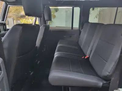 Land Rover Defender 2.5 Td5 — Légende restaurée, 9 places et capacités tout-terrain — détail