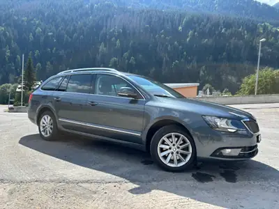 Škoda Superb 2.0 TDI 170 4x4 — Break élégant, transmission DSG et traction intégrale — fianco