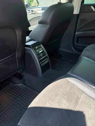 Škoda Superb 2.0 TDI 170 4x4 — Break élégant, transmission DSG et traction intégrale — Miniatura 18