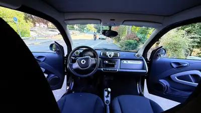 Smart Fortwo 2011 — Citadine maligne, moteur économique et pratique urbaine — Miniatur 8