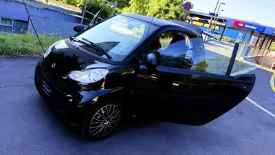 Smart Fortwo 2011 — Citadine maligne, moteur économique et pratique urbaine — Miniatur 13