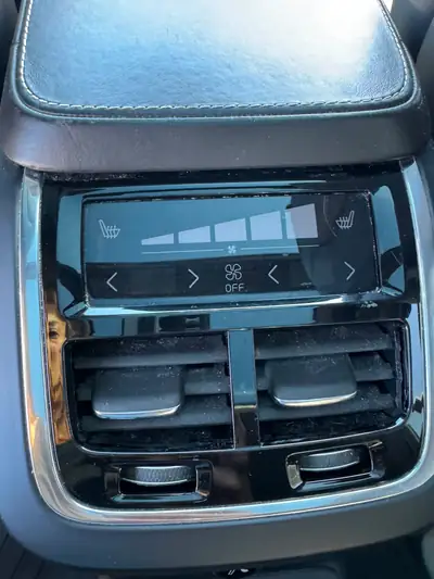 Volvo XC90 2.0 T8 R-Design — SUV 7 places hybride rechargeable, 127'000 km — Detail