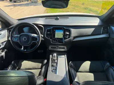 Volvo XC90 2.0 T8 R-Design — SUV 7 places hybride rechargeable, 127'000 km — Innenraum