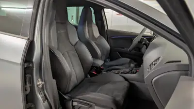 SEAT Leon Cupra R 2.0 TSI 300 — Performance et sportivité sans compromis — cruscotto