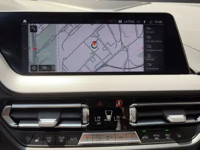 BMW 120i M Sport Steptronic — Berline sportive, 79 500 km, finition premium — Miniatura 24