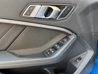 BMW 120i M Sport Steptronic — Berline sportive, 79 500 km, finition premium — Miniatura 30