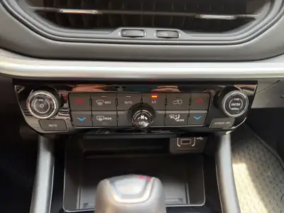 Jeep Compass 4x2 1.3 Limited — SUV urbain agile, 73'900 km, boîte automatisée — Miniatura 18