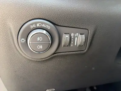 Jeep Compass 4x2 1.3 Limited — SUV urbain agile, 73'900 km, boîte automatisée — Miniatura 28