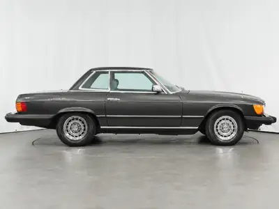 Mercedes-Benz SL 380 R107 1985 — Cabriolet légendaire, restauration complète — intérieur