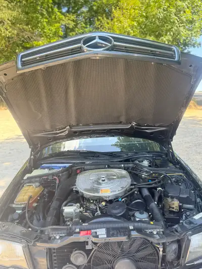 Mercedes-Benz SEC 500 — Coupé sportif de prestige, impeccablement entretenu — détail