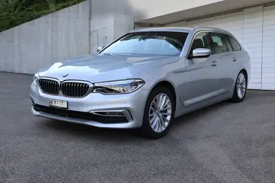 BMW 530i xDrive Luxury Line — Break élégant, traction intégrale, équipement premium — vue extérieure