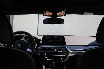 BMW 530i xDrive Luxury Line — Break élégant, traction intégrale, équipement premium — Miniature 11