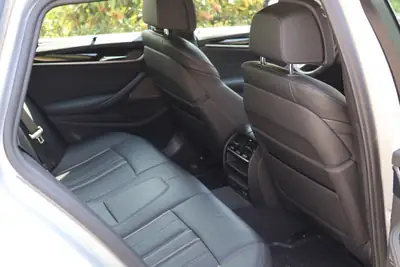 BMW 530i xDrive Luxury Line — Break élégant, traction intégrale, équipement premium — Miniature 10