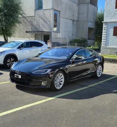 Tesla Model S 75D — Berline électrique performante, Supercharging illimité inclus — vista posteriore