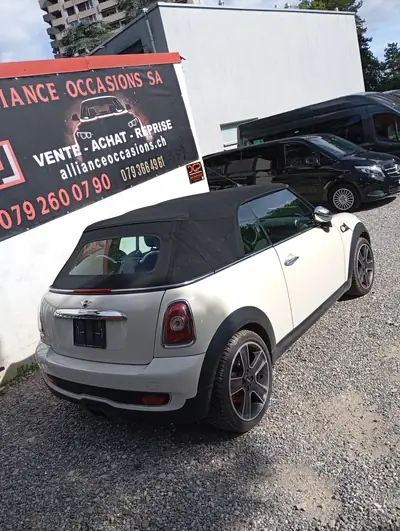 MINI Cabrio Cooper John Cooper Works — Cabriolet sportif 211 ch, sans accident — Armaturenbrett