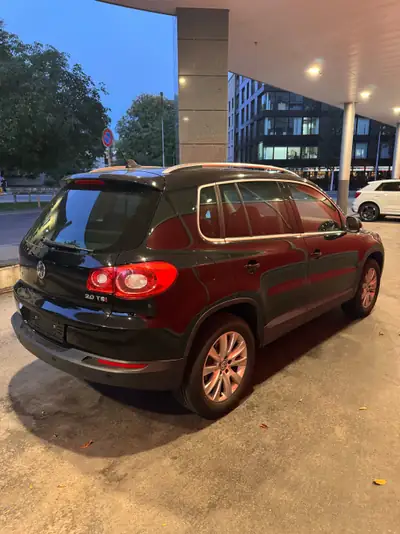 VW Tiguan 2.0 TSI 170 Sport & Style — SUV polyvalent, 64'000 km seulement — fianco