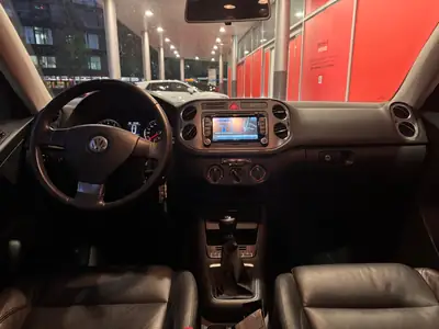 VW Tiguan 2.0 TSI 170 Sport & Style — SUV polyvalent, 64'000 km seulement — vista posteriore