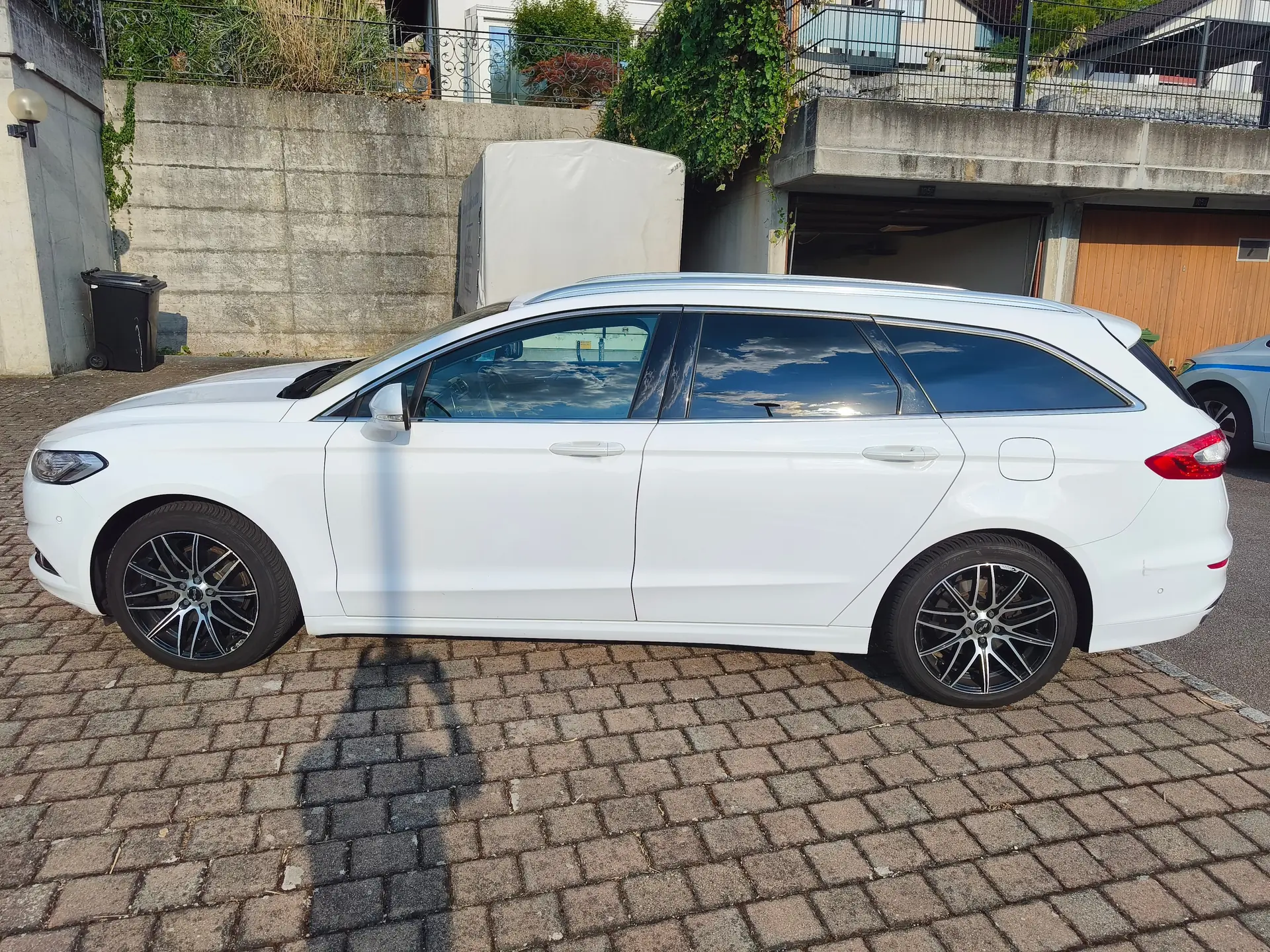 Ford Mondeo 2.0 EcoBoost 240 ch — Break familial performant, moteur récent — Außenansicht