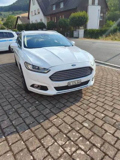Ford Mondeo 2.0 EcoBoost 240 ch — Break familial performant, moteur récent — intérieur