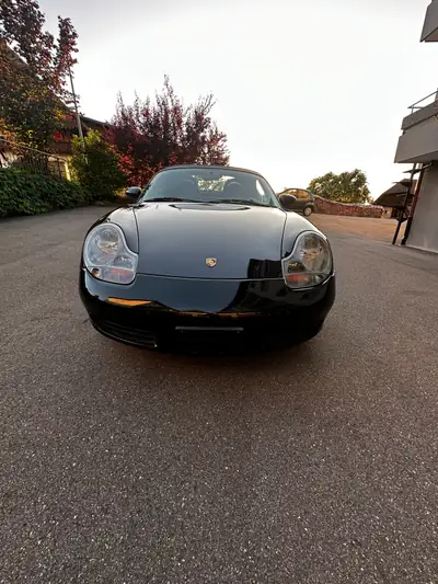 Porsche 718 Boxster 2.7 — Cabriolet sportif élégant, 139'900 km, sans sinistre — Seitenansicht