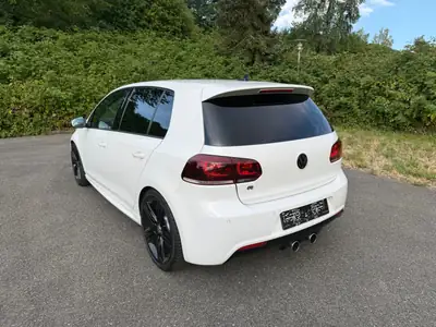 VW Golf 2.0 TSI R Team DSG 4motion — 270 ch, Quattro intégral & équipements premium — rear view