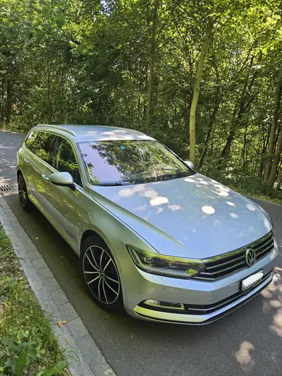 VW Passat 2.0 TSI Highline — Break premium, 220 PS, technologie Matrix LED et caméra 360° — fianco