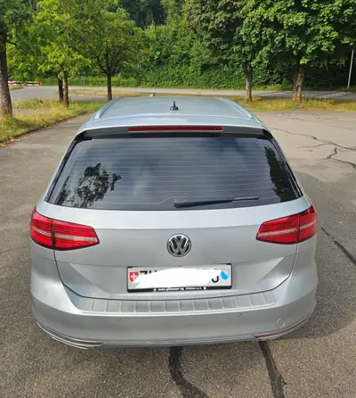 VW Passat 2.0 TSI Highline — Break premium, 220 PS, technologie Matrix LED et caméra 360° — cruscotto