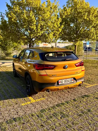 BMW X2 20i sDrive — SUV compacte dynamique, 44 000 km, assistant de stationnement — vue extérieure