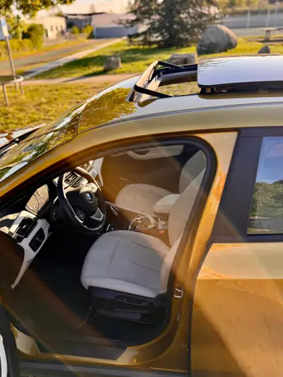 BMW X2 20i sDrive — SUV compacte dynamique, 44 000 km, assistant de stationnement — Miniature 8
