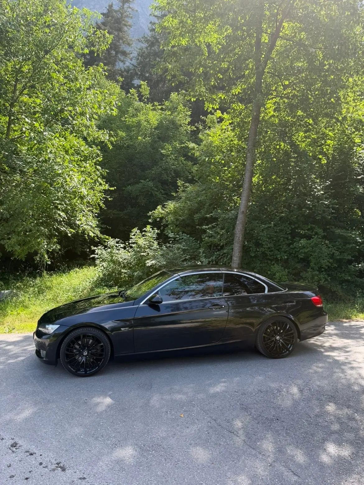 BMW 325i Cabriolet 2009 — Élégance décapotable, 218 ch dynamiques