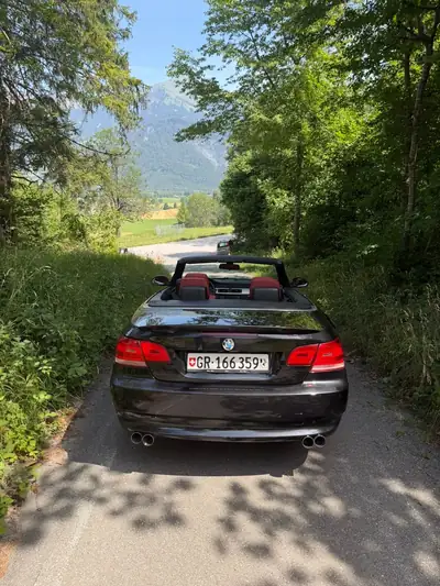BMW 325i Cabriolet 2009 — Élégance décapotable, 218 ch dynamiques — tableau de bord