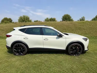 CUPRA Formentor VZ5 Taiga Grey — 390 ch, 4x4, édition limitée 337/999 — fianco