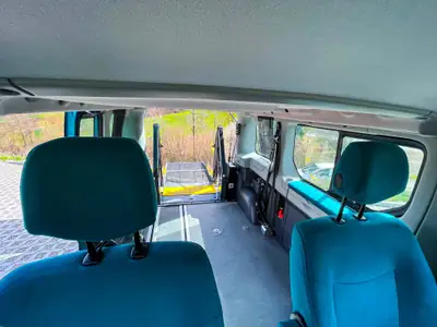 Renault Trafic Diesel 145 ch — Fourgon utilitaire avec lève-fauteuil RICON, entretien complet — Miniatura 7