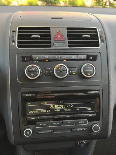 VW Touran 1.4 TSI 140 Comfortline — Monospace familial fiable, entretien récent — Armaturenbrett