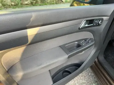 VW Touran 1.4 TSI 140 Comfortline — Monospace familial fiable, entretien récent — Miniatur 7