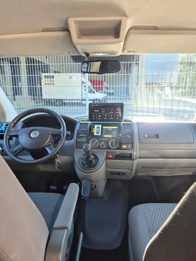 VW T5 1.9 TDI 84 — Utilitaire polyvalent à configuration flexible, 152'000 km — Heckansicht