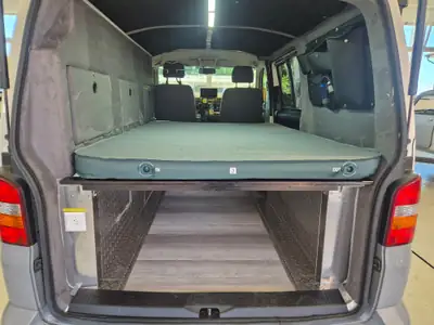VW T5 1.9 TDI 84 — Utilitaire polyvalent à configuration flexible, 152'000 km — Innenraum