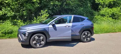 Hyundai Kona 1.6 T-GDi Vertex 4WD — Compact robuste à peine roulé, équipé intégralement — Außenansicht