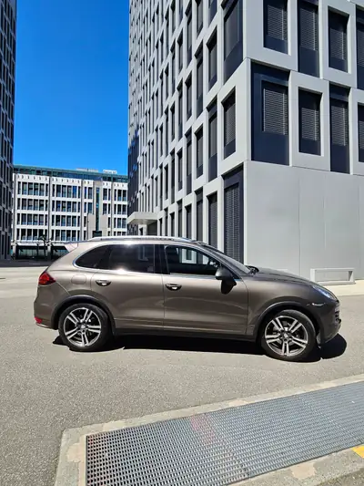 Porsche Cayenne 3.0 V6 TDI — SUV Premium diesel, tout-terrain performant — exterior view