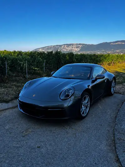 Porsche 911 Carrera 3.0 PDK — Un coupé sport iconique, essence, faible kilométrage — vista posteriore