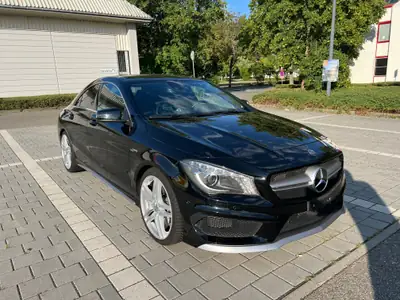 Mercedes-AMG CLA 45 — Performance sportive et confort premium, exemplaire impeccable — côté