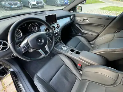 Mercedes-AMG CLA 45 — Performance sportive et confort premium, exemplaire impeccable — Miniature 11