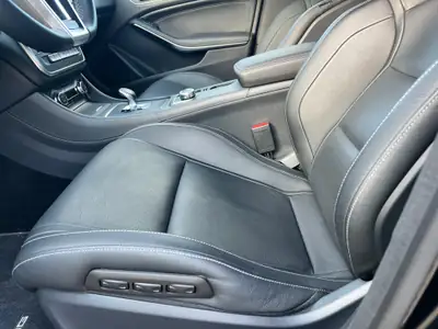 Mercedes-AMG CLA 45 — Performance sportive et confort premium, exemplaire impeccable — Miniature 12