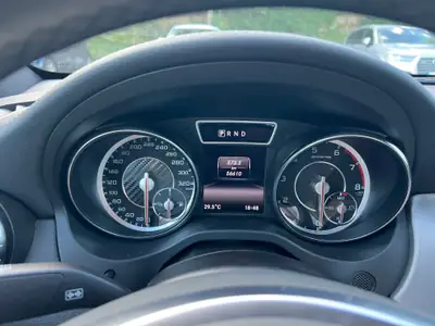 Mercedes-AMG CLA 45 — Performance sportive et confort premium, exemplaire impeccable — Miniature 17