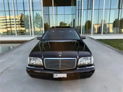 Mercedes-Benz S 500 Exklusiv — Berline de prestige 1997, édition limitée 1 sur 50 — Heckansicht