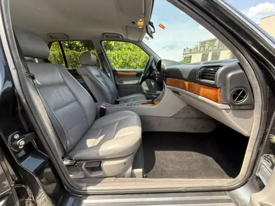 BMW 735 — Berline de prestige 1988, motorisation 211 ch et transmission automatique — vista posteriore