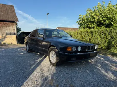 BMW 735 — Berline de prestige 1988, motorisation 211 ch et transmission automatique — vista esterna