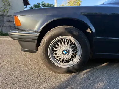 BMW 735 — Berline de prestige 1988, motorisation 211 ch et transmission automatique — dettaglio