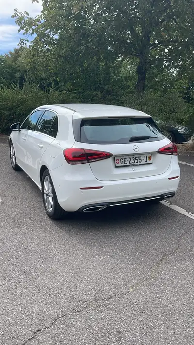 Mercedes-Benz Classe A 200 Progressive — Berline compacte de prestige, entretien Mercedes — intérieur