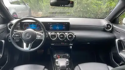 Mercedes-Benz Classe A 200 Progressive — Berline compacte de prestige, entretien Mercedes — Miniature 9